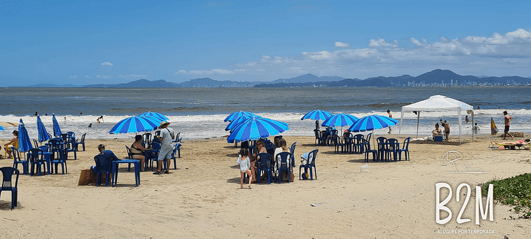 Casa pé na Areia com fliperama e churrasqueira